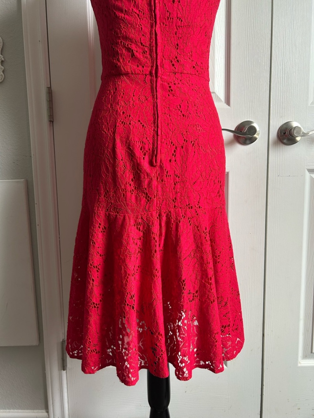 H&M Vibrant Red Sleeveless Lace Trumpet Midi Dress - Picture 6 of 9